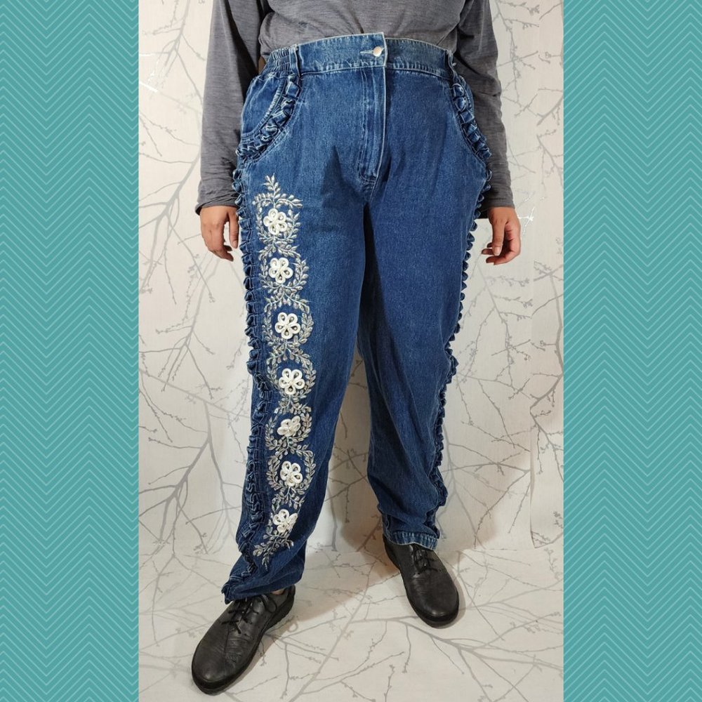 Jazzino VTG Floral Embellished Knotted High Rise Tapered Mom Jeans